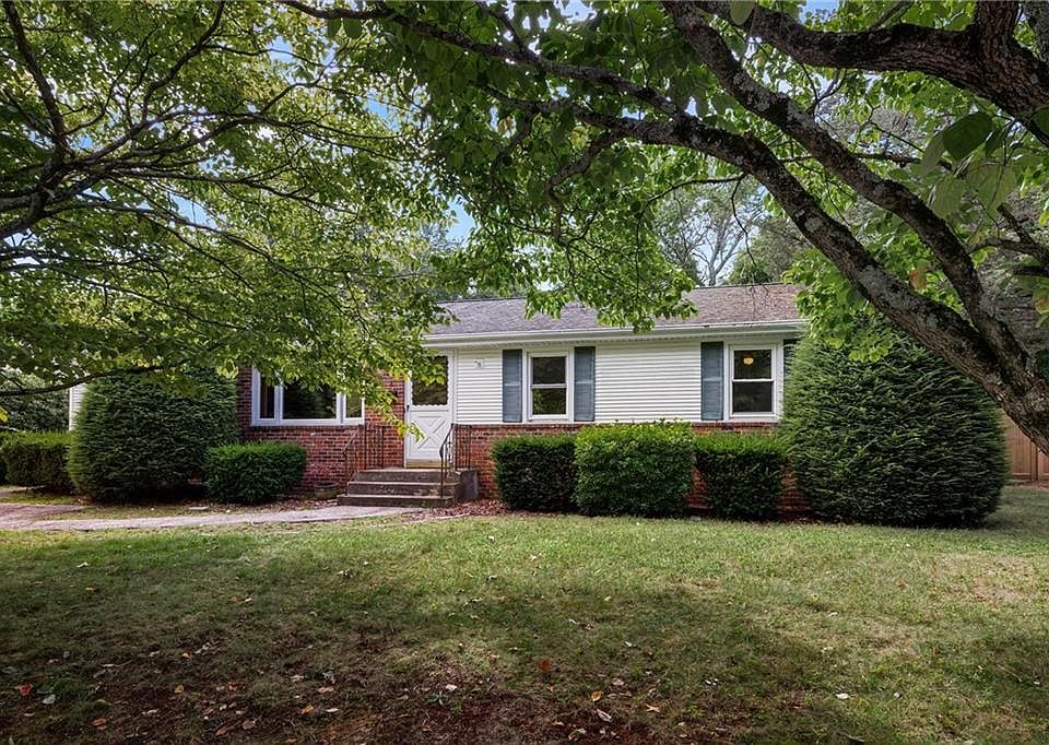 1st image of 108 Longfellow Dr