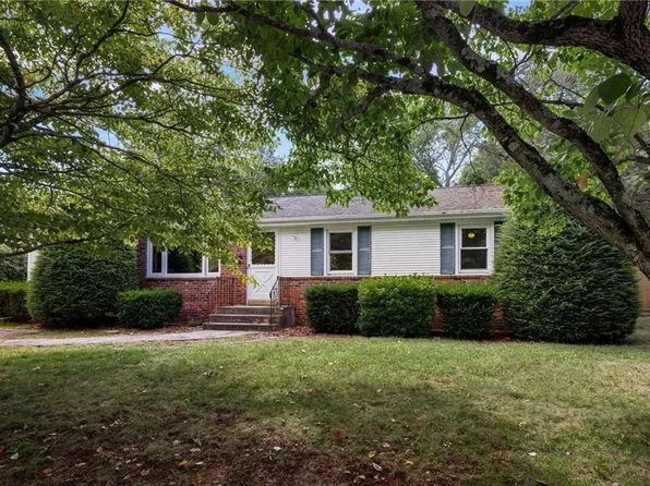 108 Longfellow Dr, Warwick, RI 02818