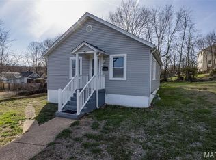 810 S 4th St, De Soto, MO 63020