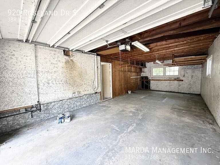 920 Roseland Dr S — Photo 41