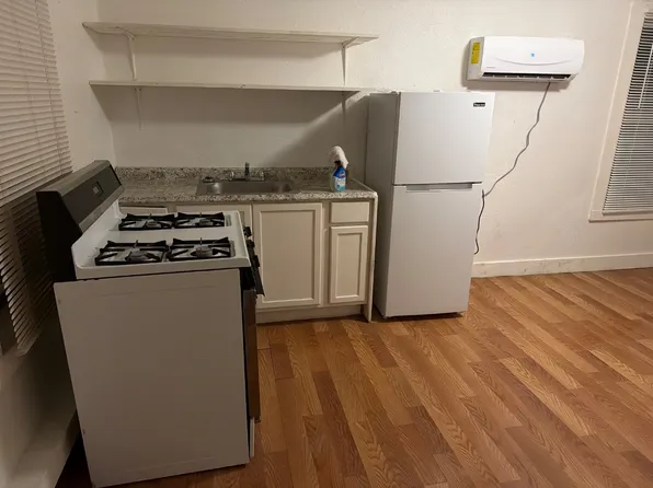 1103 S Armstrong Ave, Denison, TX