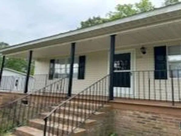 336 Old Salem Dr, Spring Lake, NC 28390