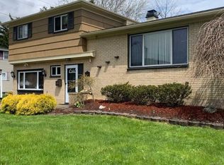 15 Louise Dr, Buffalo, NY 14227