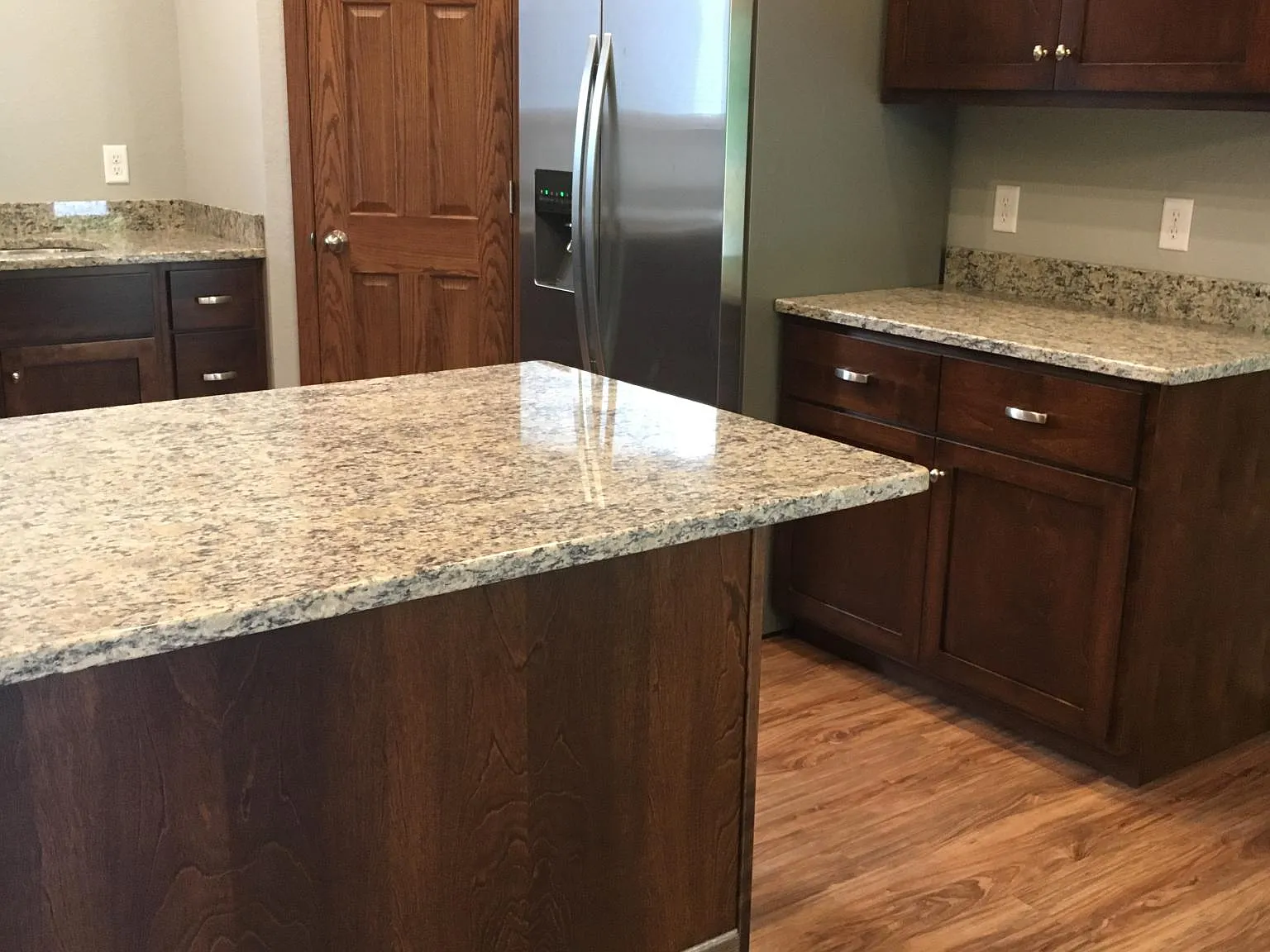2 bed, 2000 sqft, $1,650 — Photo 4