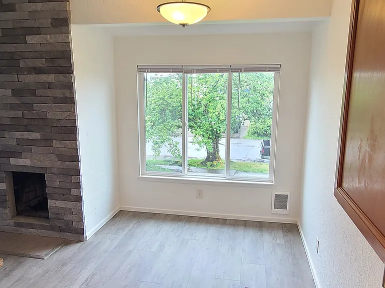 404 Railroad Ave #12 — Photo 8