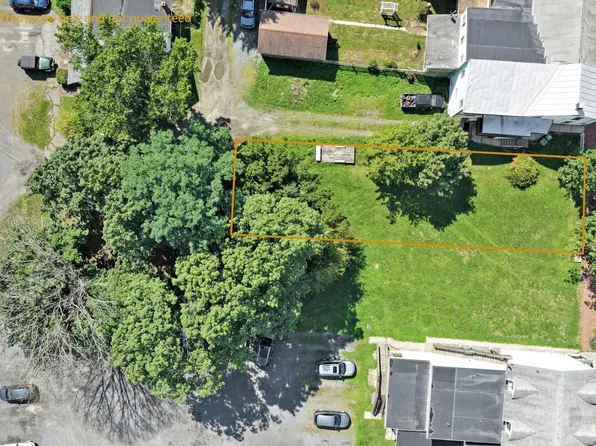 81 S Tulpehocken St, Pine Grove, PA 17963