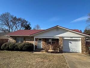 1st image of 365 Cedar Creek Dr