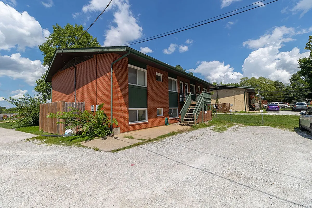 Building Photo - 2810 Leeway Dr #1