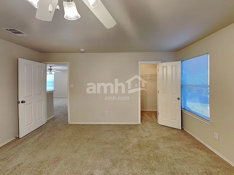 212 Hereford St — Photo 13