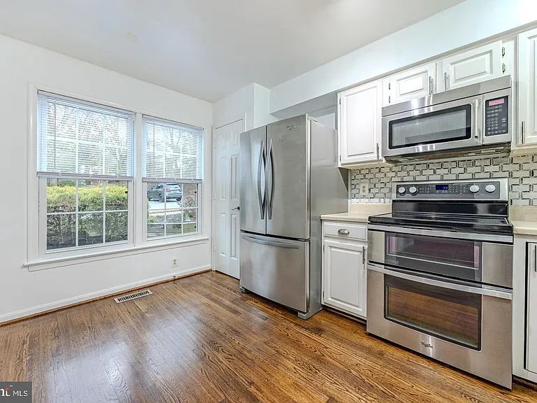 8200 Maple Ridge Ave — Photo 8
