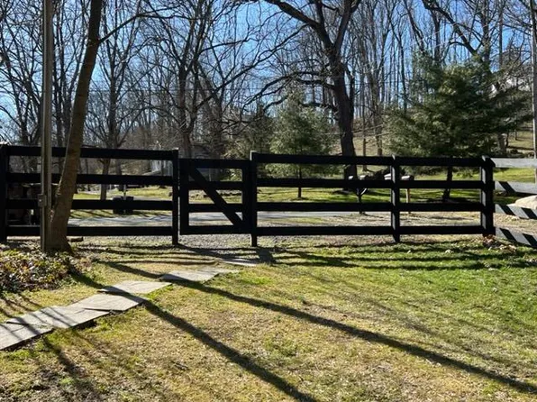 625 Royal Manor Rd #B, Easton, PA 18042