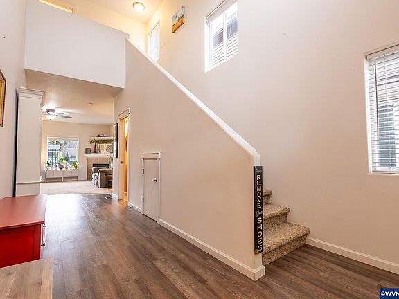 3rd image of 1321 Marigold Dr