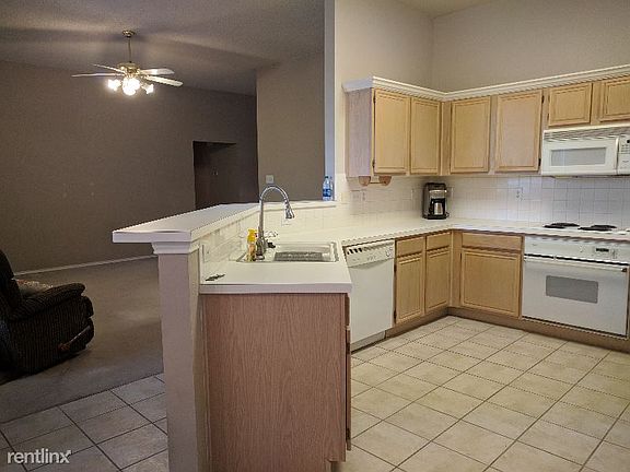 3rd image of 1313 Wentworth Dr