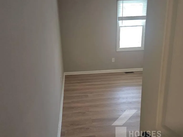 511 Hampton Ave #C101 — Photo 8
