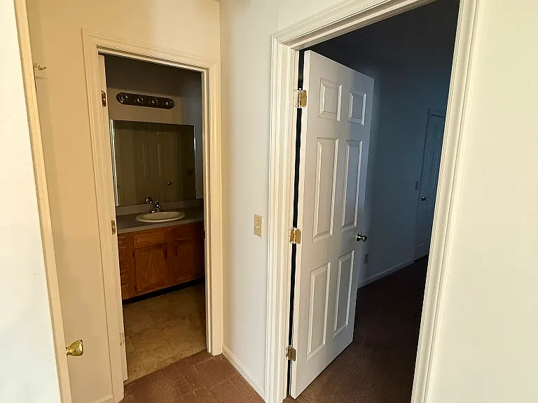 104 W Victoria Ct #F — Photo 21