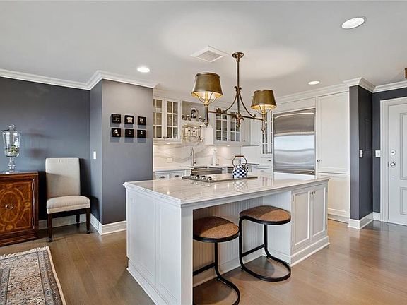 4th image of 121 W 48th St APT 1208
