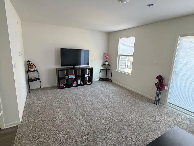 1555 Sequoia Way — Photo 6