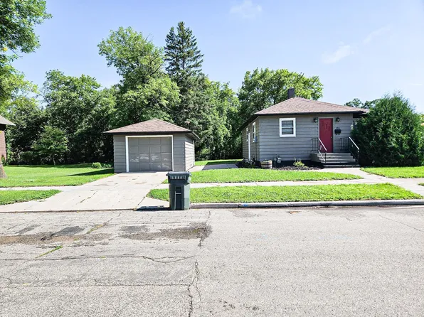133 E Nelson Ave, Warren, MN 56762