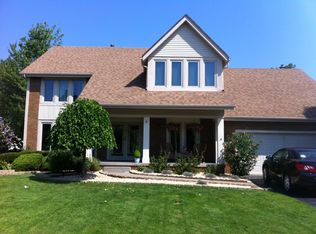 5565 Coachmans Ln, Hamburg, NY 14075