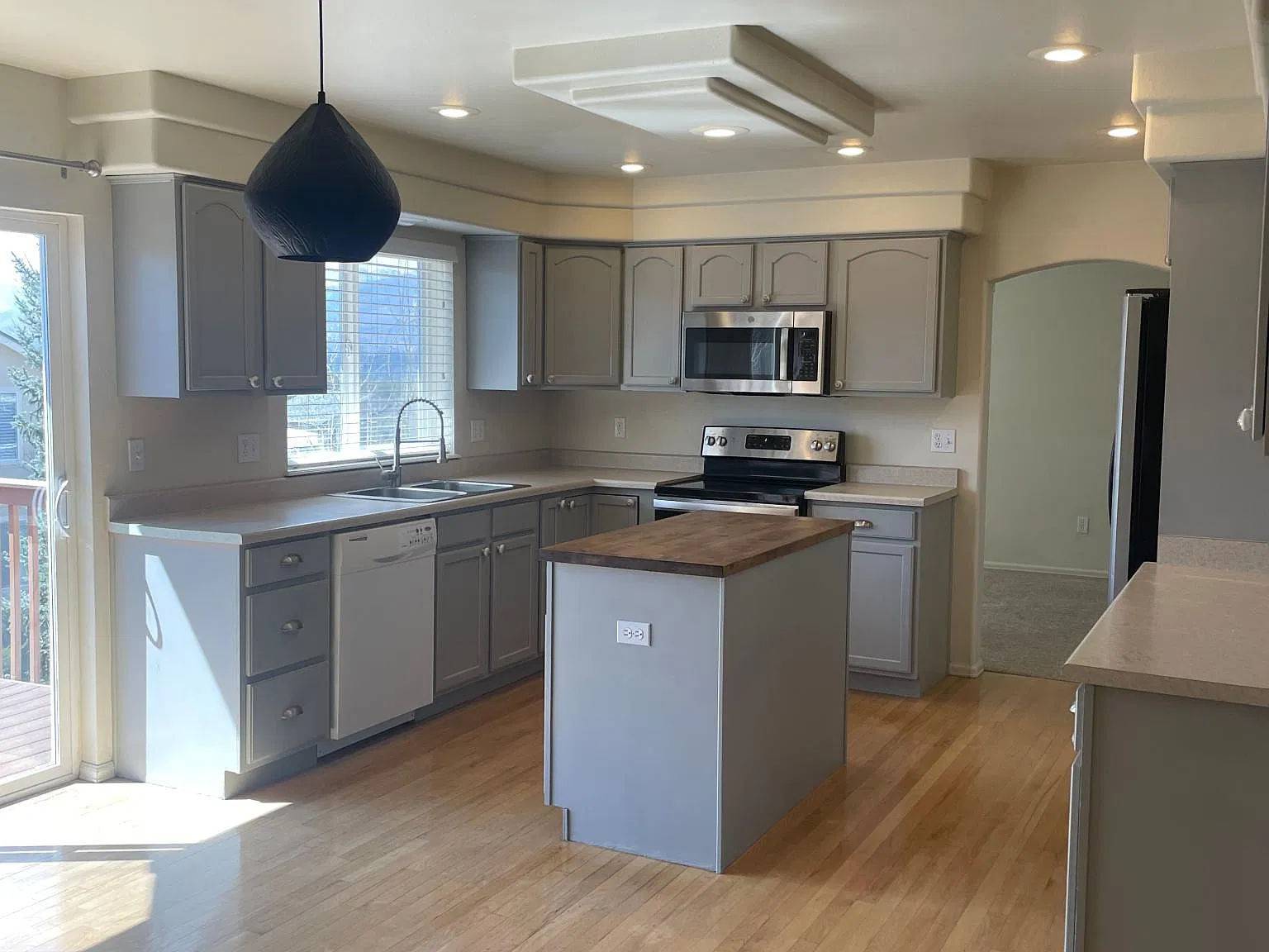 5 bed, 3707 sqft, $3,300 — Photo 4