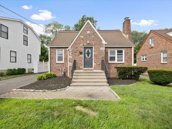 30 Cedar Crest Place, Norwalk, CT 06854