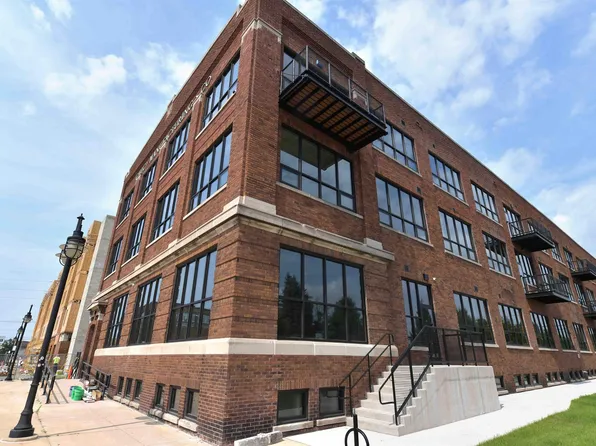 1001 SW Adams St #201, Peoria, IL 61602