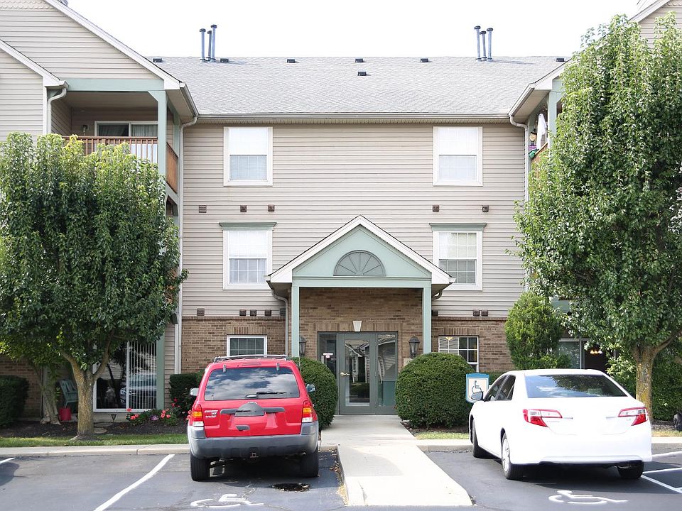 1st image of 4921 N Arbor Woods Ct APT 105