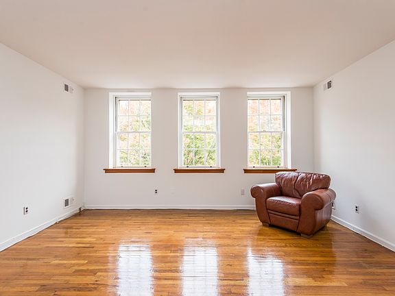 4th image of 316 Lombard St APT 3