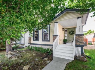 135 E Country Hills Dr NW, Calgary, AB T3K 4X2