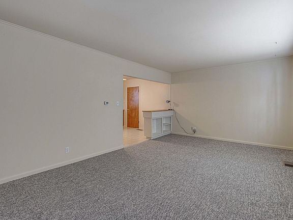 5th image of 520 Oakwood Dr