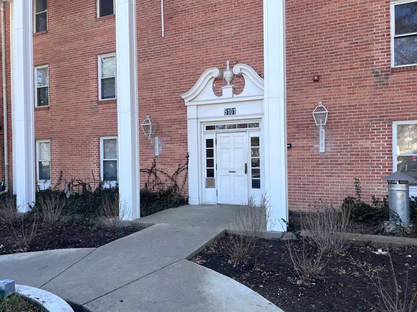 5101 Carriageway Dr #B-304, Rolling Meadows, IL 60008