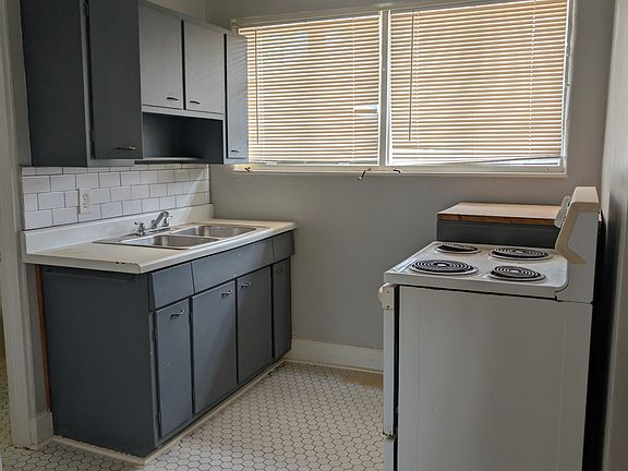 3rd image of 547 Margaret Ct