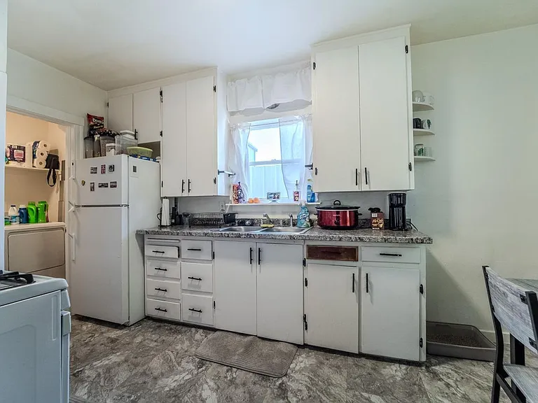 824 C St — Photo 5