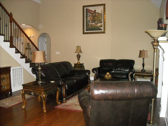 2nd image of 10411 Ivy Hollow Dr