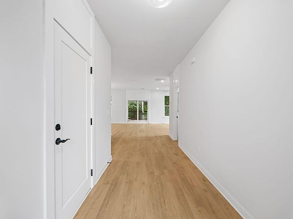 4th image of 128 Lyman Ave