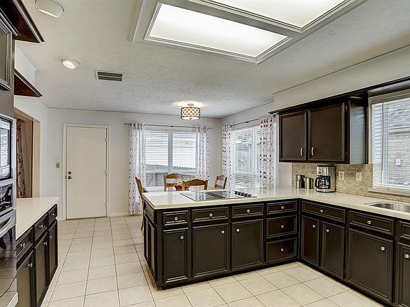 This kitchen is picture perfect! Quartz countertops, stainless steel appliances and open to family room.