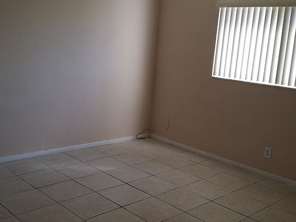 5th image of 4075 NE 1st Ave APT 12