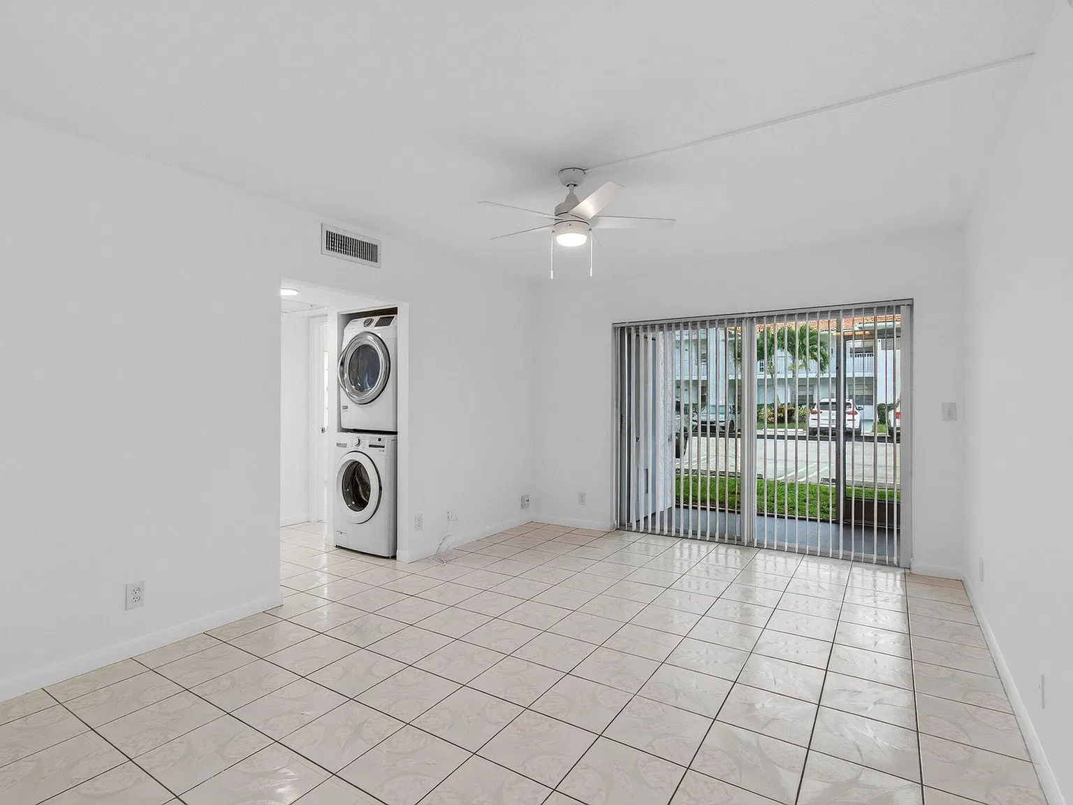 3 bed, 2.0 bath, 1079 sqft, $2,400 — Photo 2