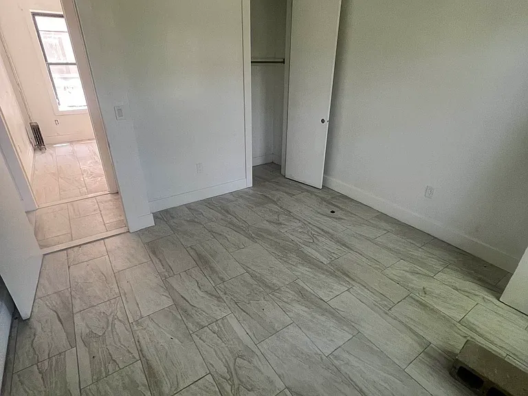 340 E 51st St #1R — Photo 9