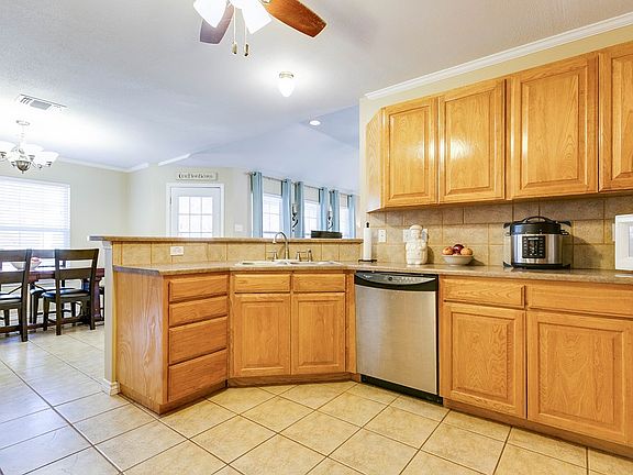 5th image of 6038 Stratford Ave