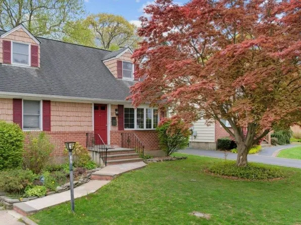 12 Covington Street, Huntington Station, NY 11746