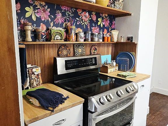5th image of 544 W Long St