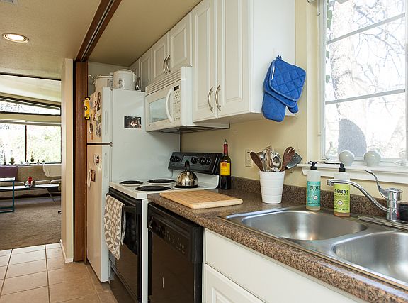 4th image of 3116 Benelva Dr APT B