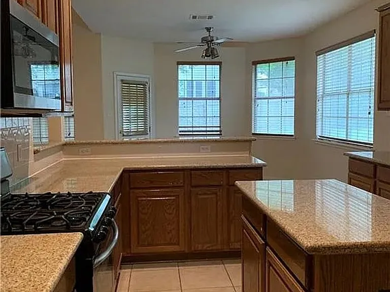 1724 Fort Grant Dr — Photo 3