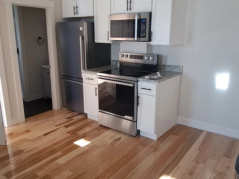 360 Elm St #1 — Photo 3