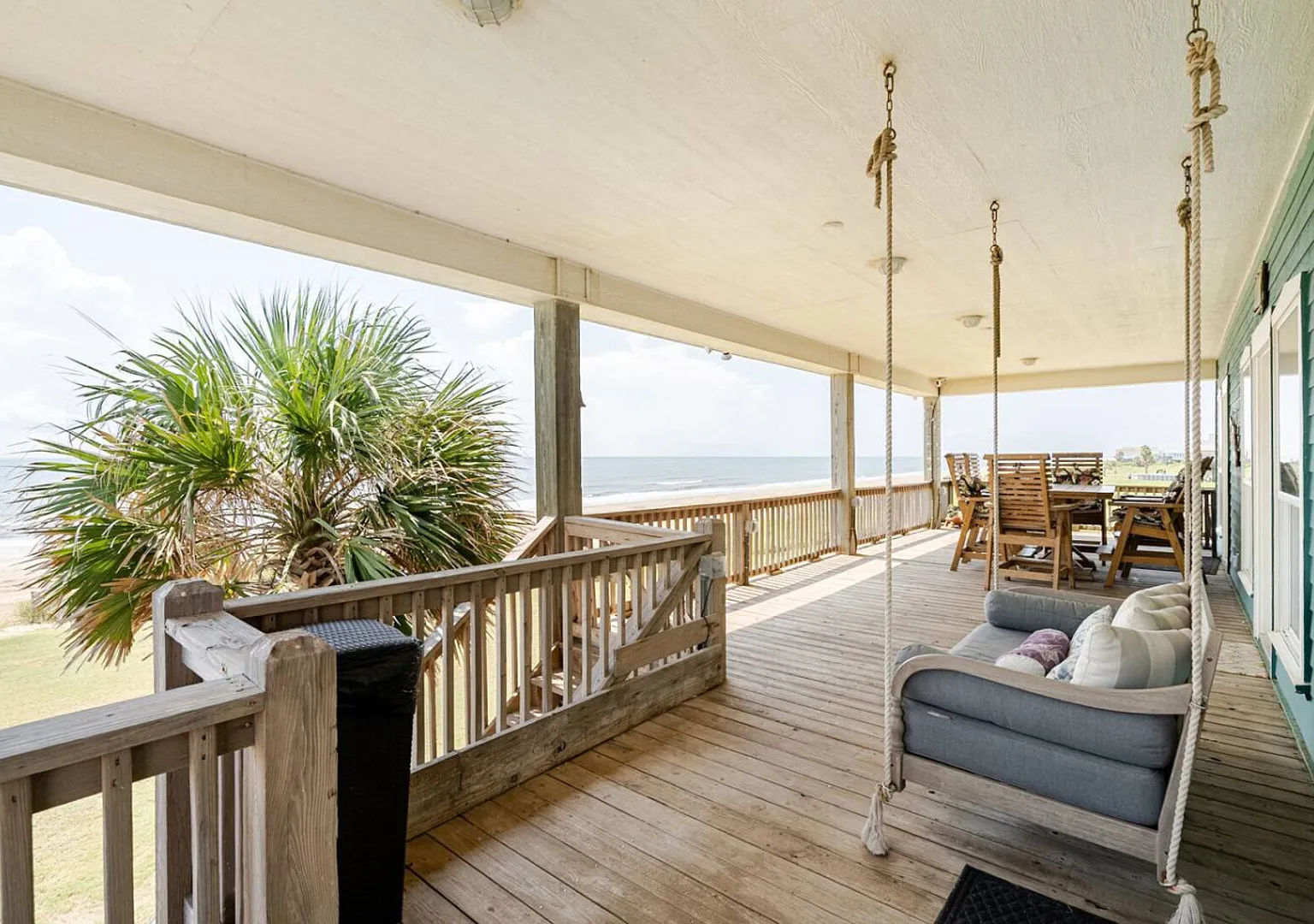 Beachfront Fire Pit Gourmet Kitchen Views — Photo 1