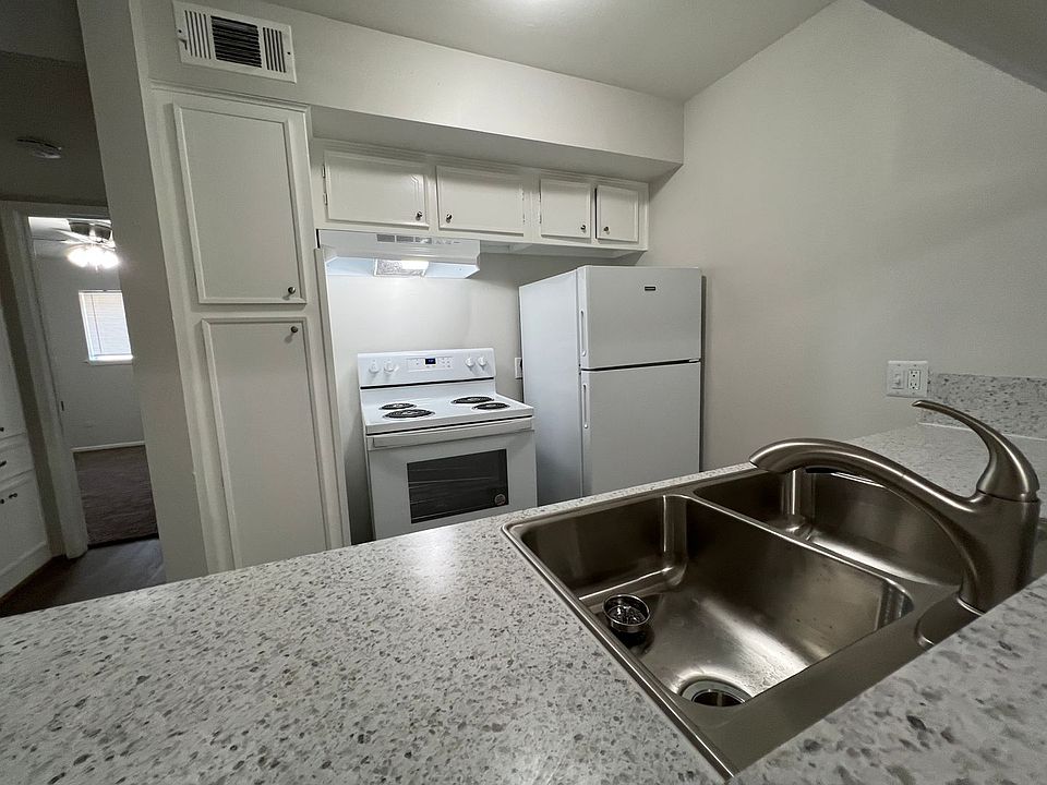 CED21BS 321 E Cedar St Angleton TX Zillow