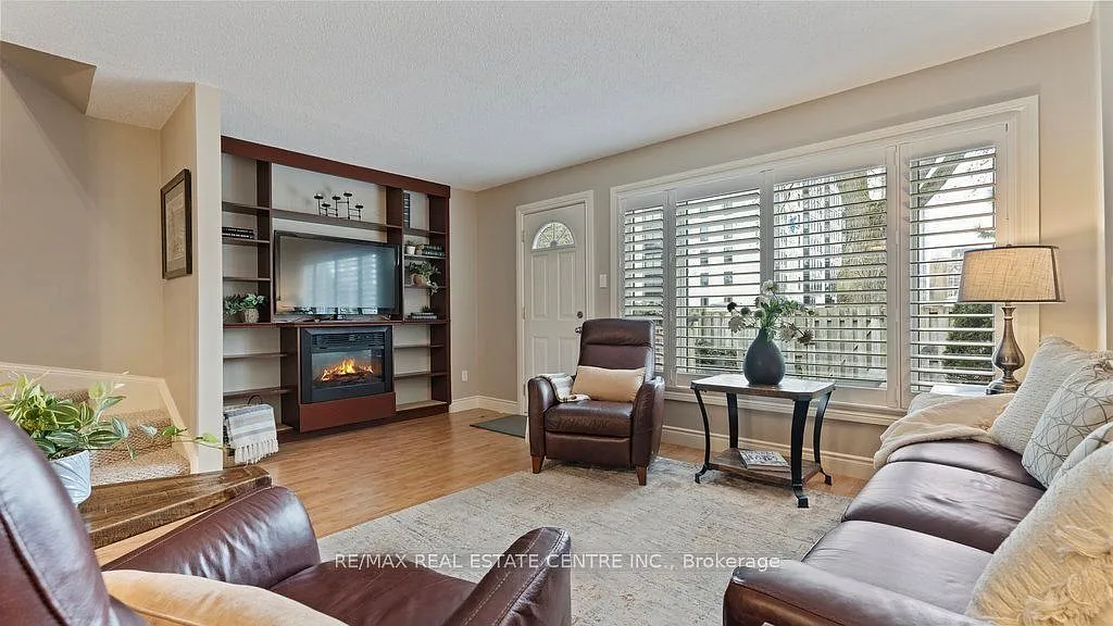 3 bed, $2,800 — Photo 1