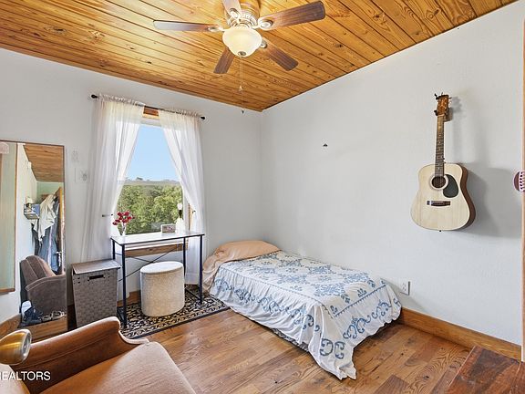 18th image of 1705 Eagle Furnace Rd