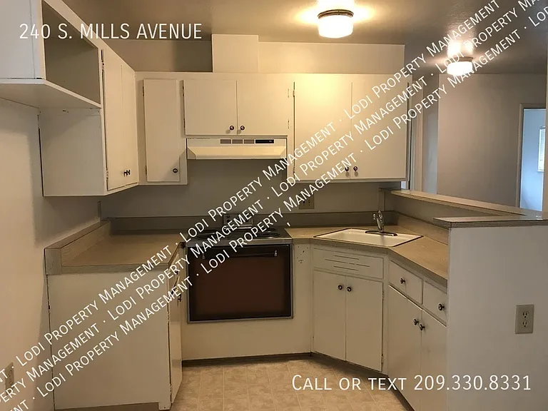 240 S Mills Ave — Photo 4
